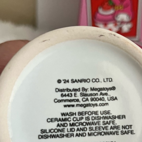 Hello Kitty Travel Mug  with Lid Brand New - Picture 3 of 5